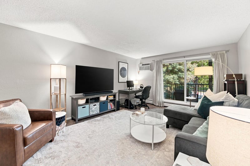 3155 Coachman Rd #381, Eagan, MN 55121