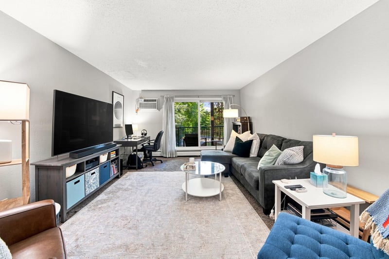 3155 Coachman Rd #381, Eagan, MN 55121