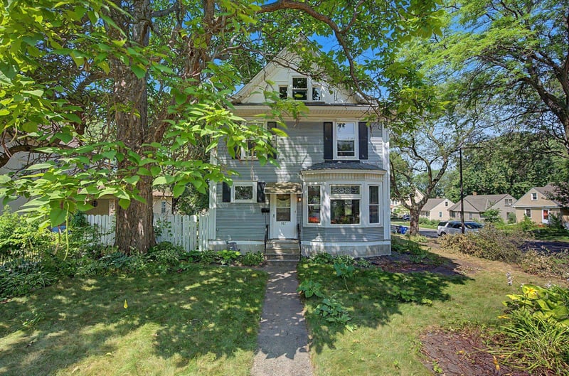 987 Earl St, Saint Paul, MN 55106