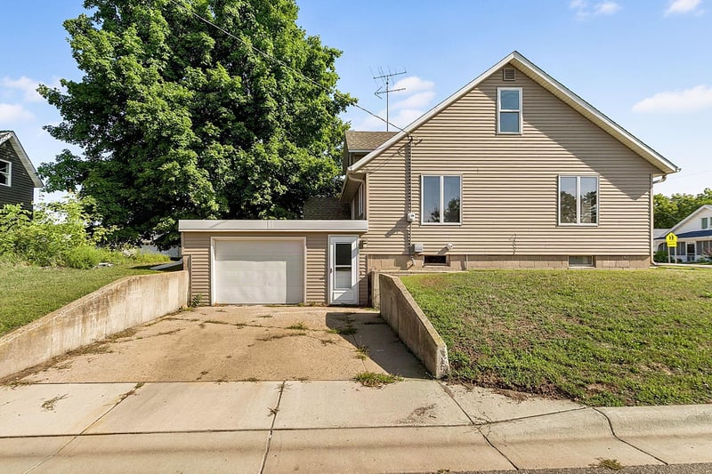 201 1st St, Albany, MN 56307