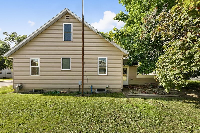 201 1st St, Albany, MN 56307