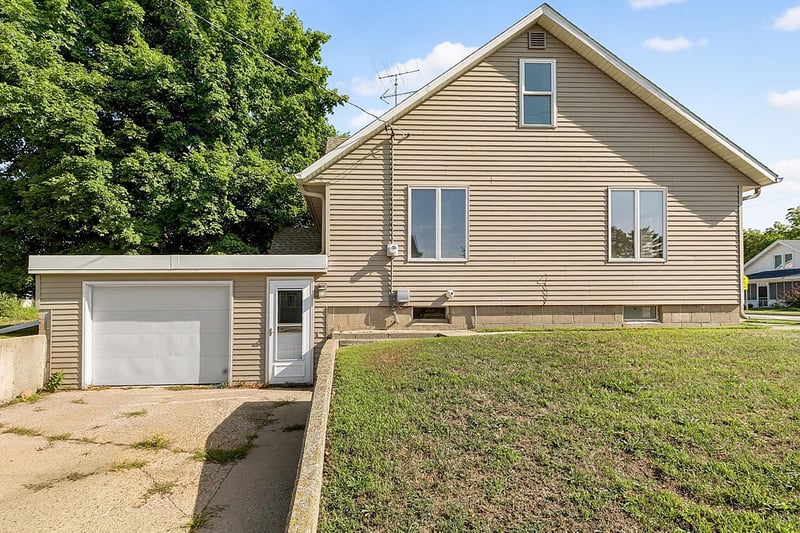 201 1st St, Albany, MN 56307