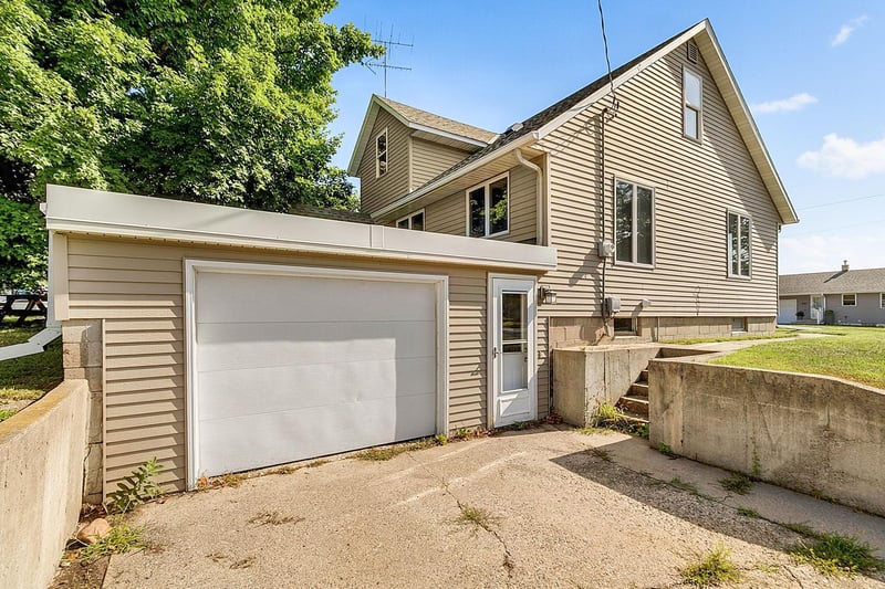 201 1st St, Albany, MN 56307