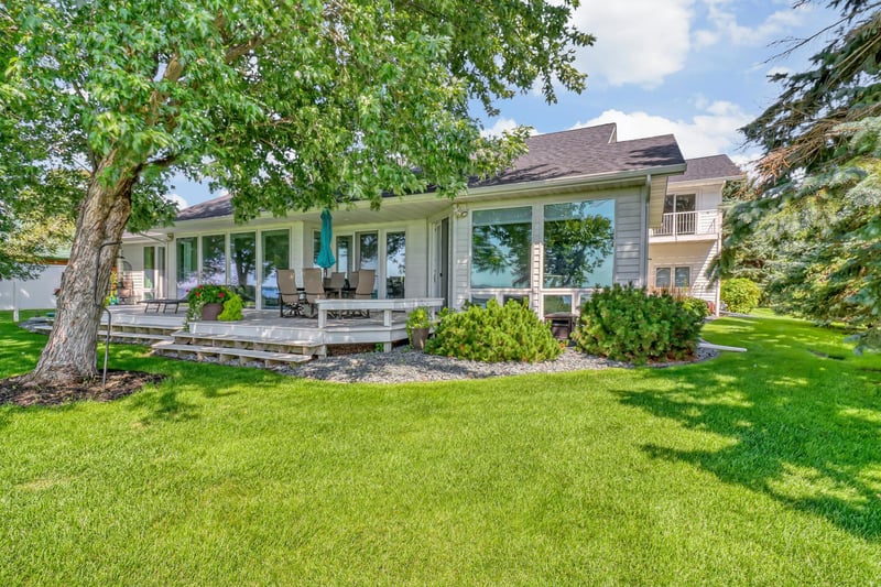 1760 E Shore Dr, Detroit Lakes, MN 56501