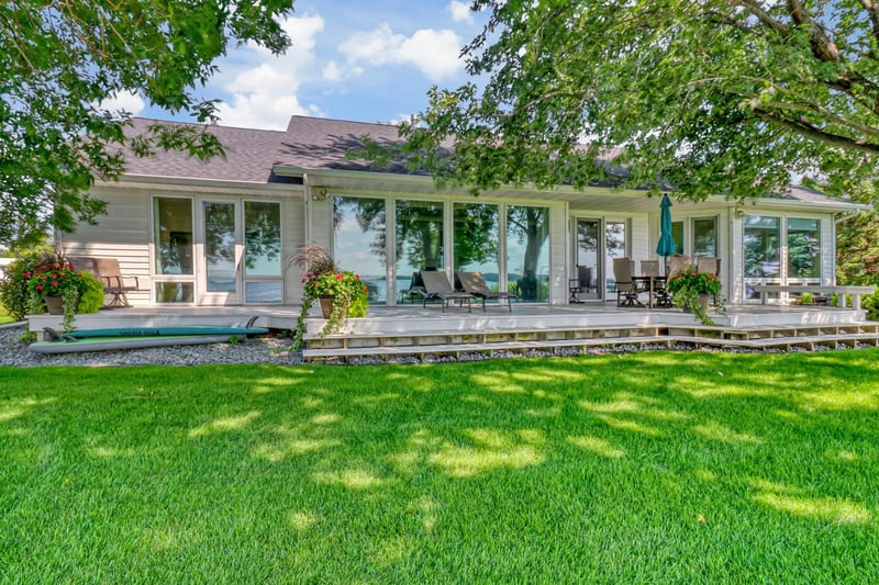 1760 E Shore Dr, Detroit Lakes, MN 56501