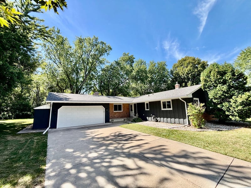410 Betty Ln, West Saint Paul, MN 55118