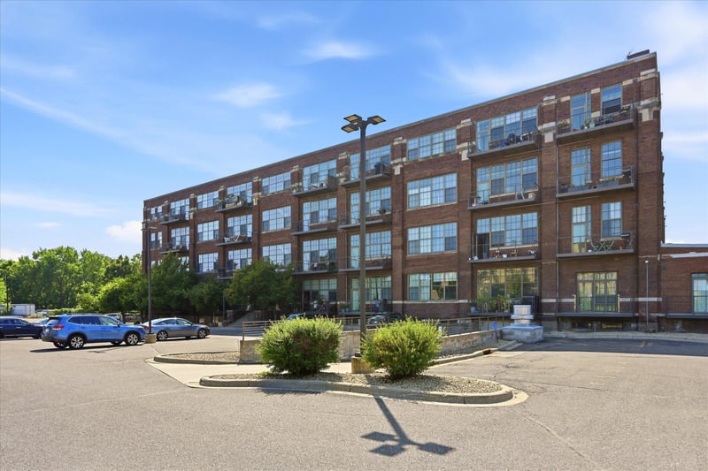 1901 E Hennepin Ave #202, Minneapolis, MN 55413