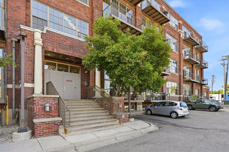 1901 E Hennepin Ave #202, Minneapolis, MN 55413