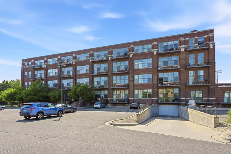 1901 E Hennepin Ave #202, Minneapolis, MN 55413