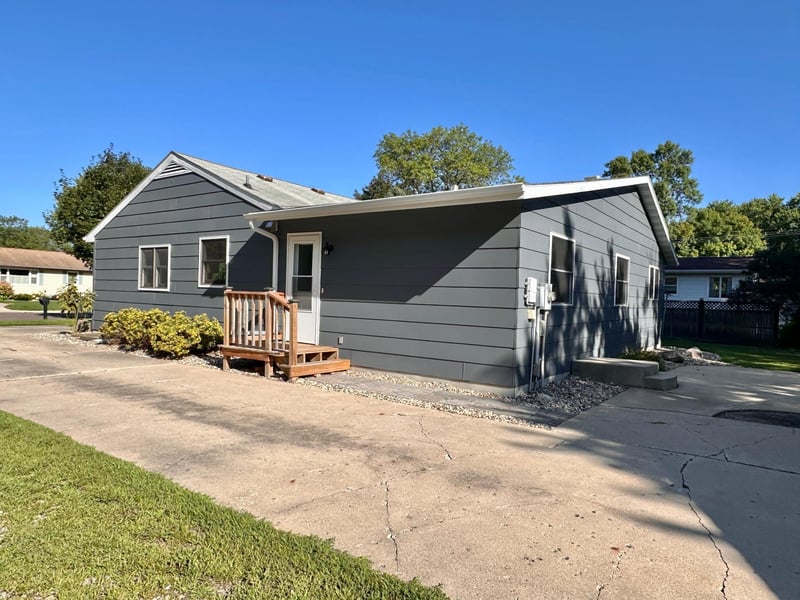 1205 16th St SW, Willmar, MN 56201