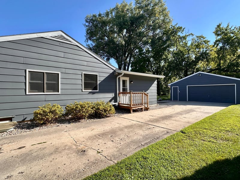1205 16th St SW, Willmar, MN 56201