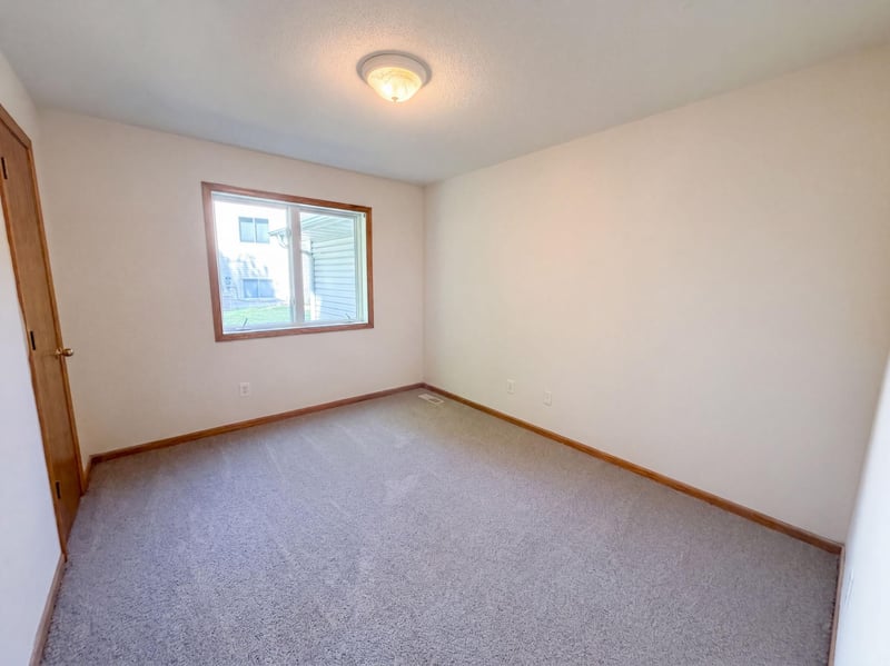 8763 Autumn Oaks Dr, Rockford, MN 55373