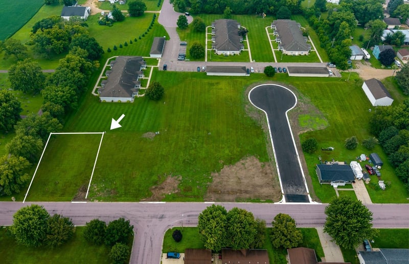 137 Flanders Ave SE, Madelia, MN 56062