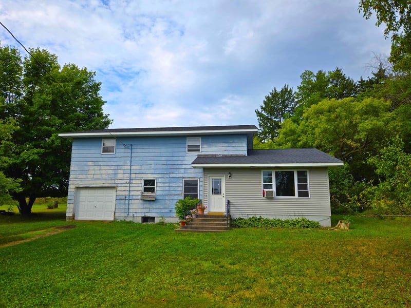 39 5th Ave, Clayton, WI 54004