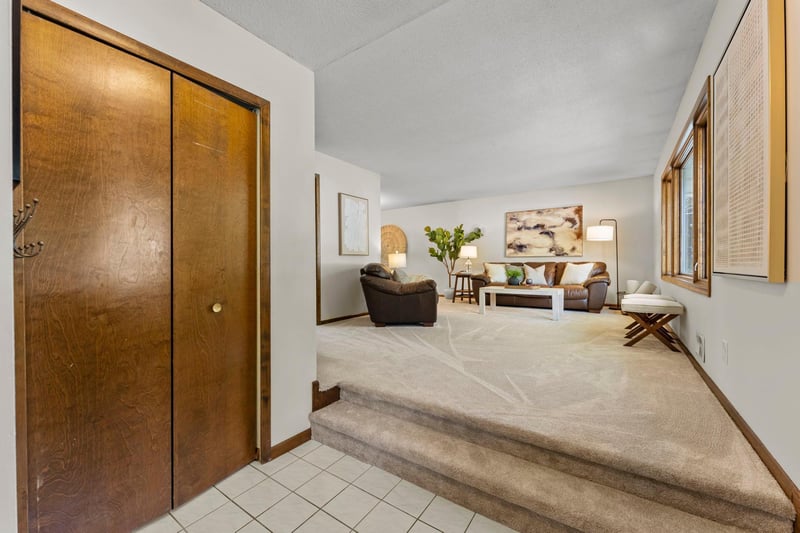 7181 Steepleview Rd, Woodbury, MN 55125