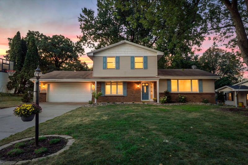 7181 Steepleview Rd, Woodbury, MN 55125