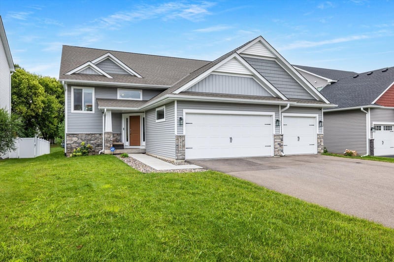 7457 63rd St S, Cottage Grove, MN 55016