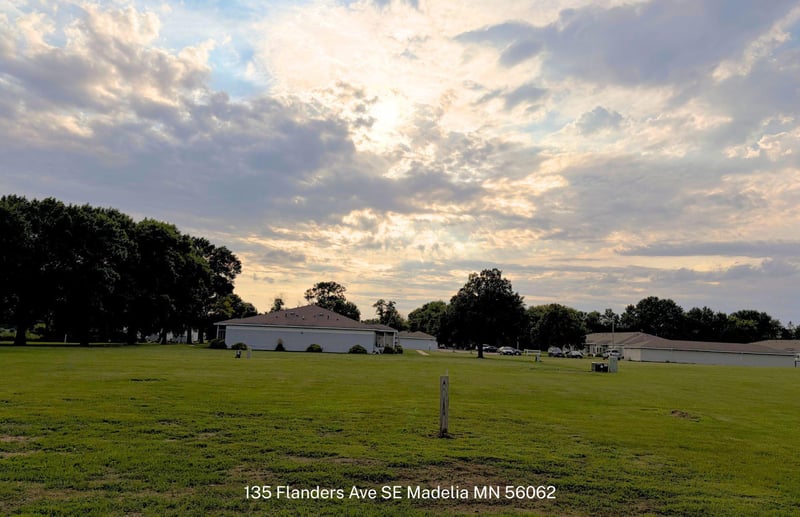 135 Flanders Ave SE, Madelia, MN 56062
