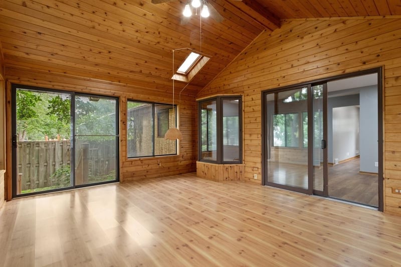 5725 Northport Dr, Brooklyn Center, MN 55429