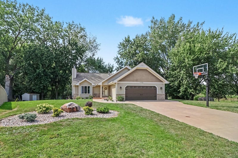 17125 Hershey Ct, Lakeville, MN 55044