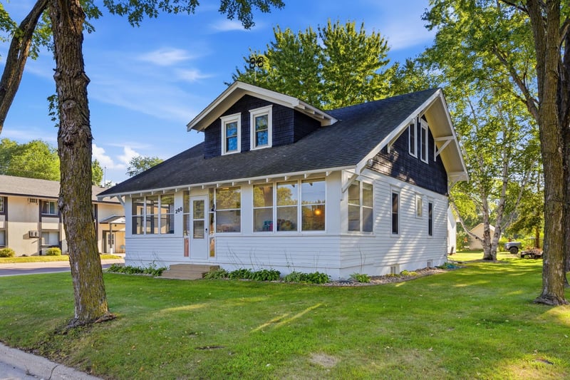 200 Juniper St S, Lester Prairie, MN 55354