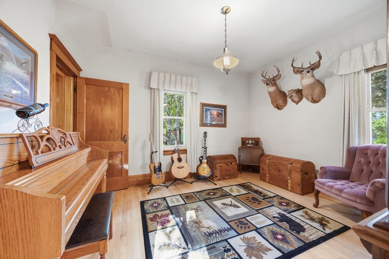 200 Juniper St S, Lester Prairie, MN 55354