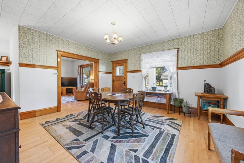 200 Juniper St S, Lester Prairie, MN 55354