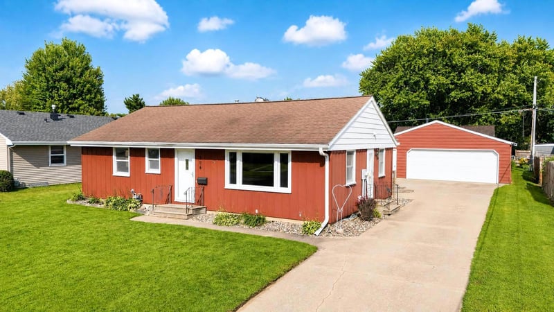 304 18th St NW, Austin, MN 55912