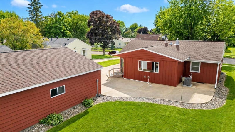 304 18th St NW, Austin, MN 55912