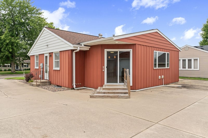 304 18th St NW, Austin, MN 55912