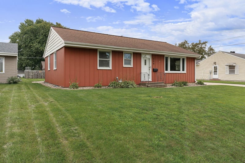 304 18th St NW, Austin, MN 55912