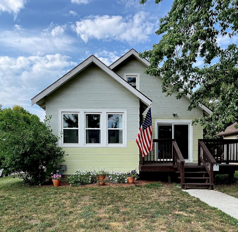 914 13th St, Windom, MN 56101
