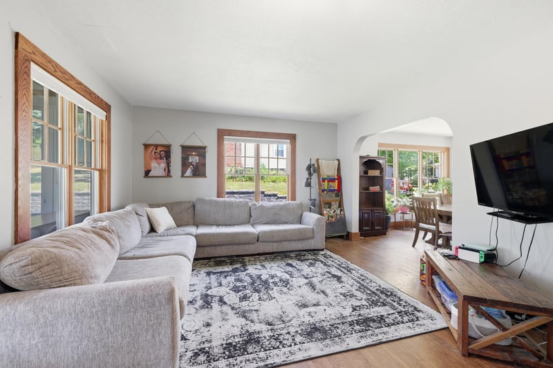 115 Mill St E, Cannon Falls, MN 55009