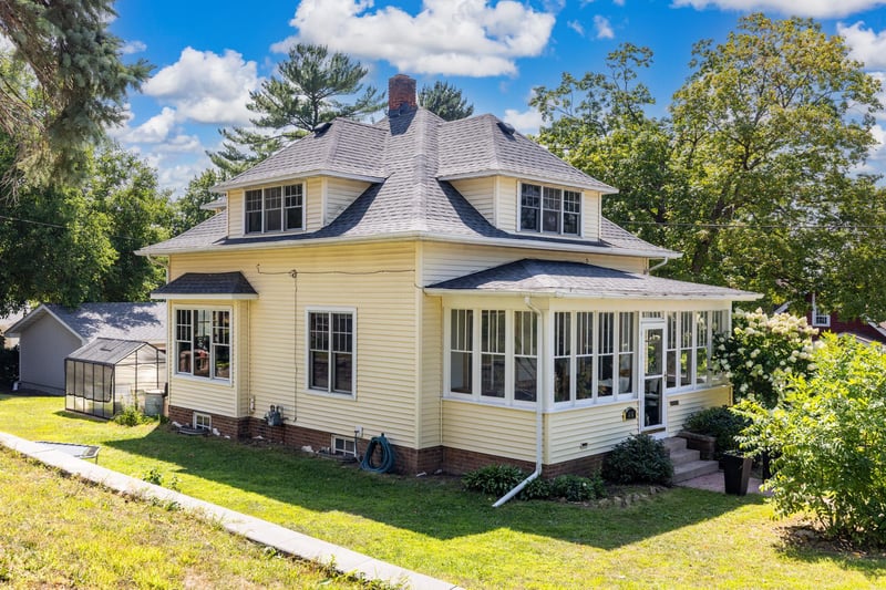 115 Mill St E, Cannon Falls, MN 55009