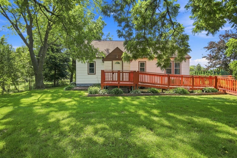 56571 220th St, Austin, MN 55912