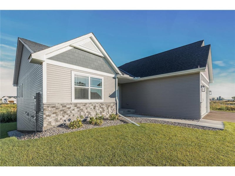 246 10th Ave NE, Hutchinson, MN 55350