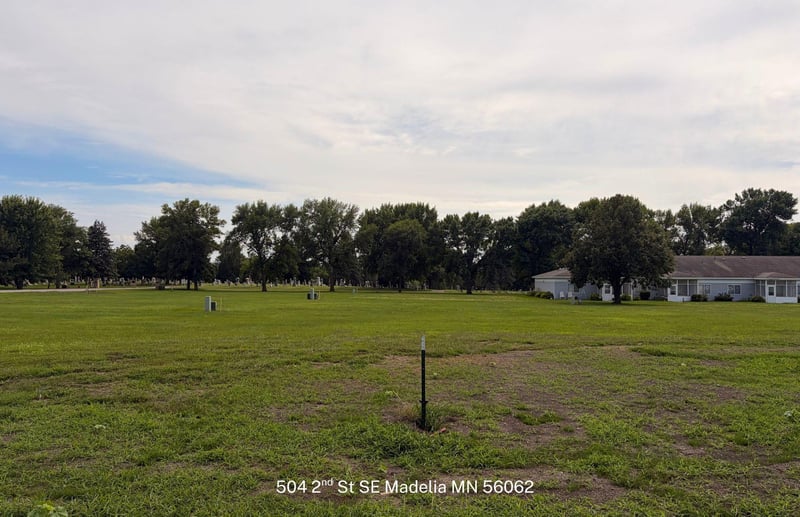 504 2nd St SE, Madelia, MN 56062
