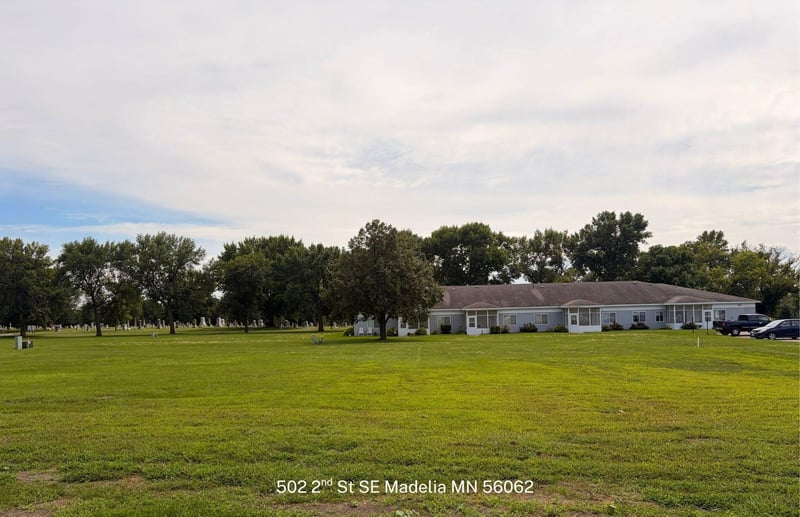 502 2nd St SE, Madelia, MN 56062