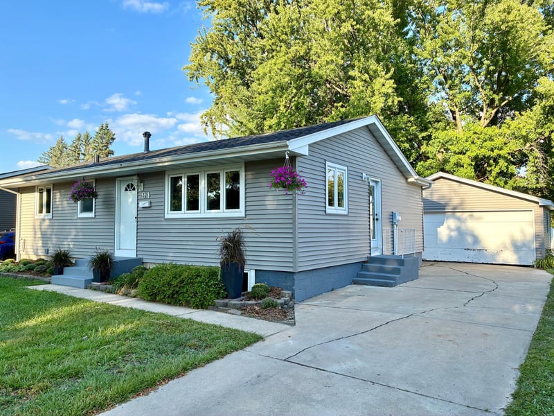 94 36th Ave NW, Rochester, MN 55901