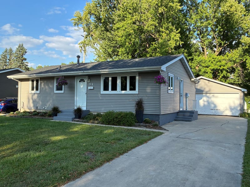 94 36th Ave NW, Rochester, MN 55901