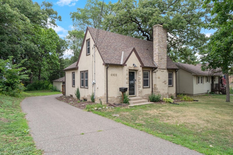 6922 Corvallis Ave N, Crystal, MN 55428