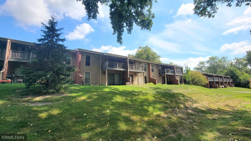110276 Village Rd, Chaska, MN 55318