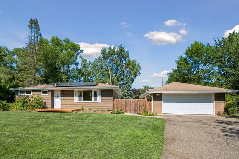 2400 W 110th St, Bloomington, MN 55431