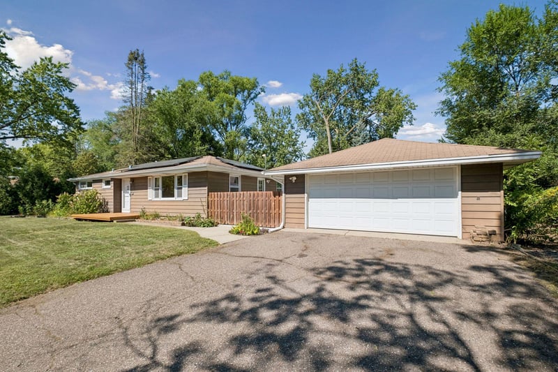 2400 W 110th St, Bloomington, MN 55431