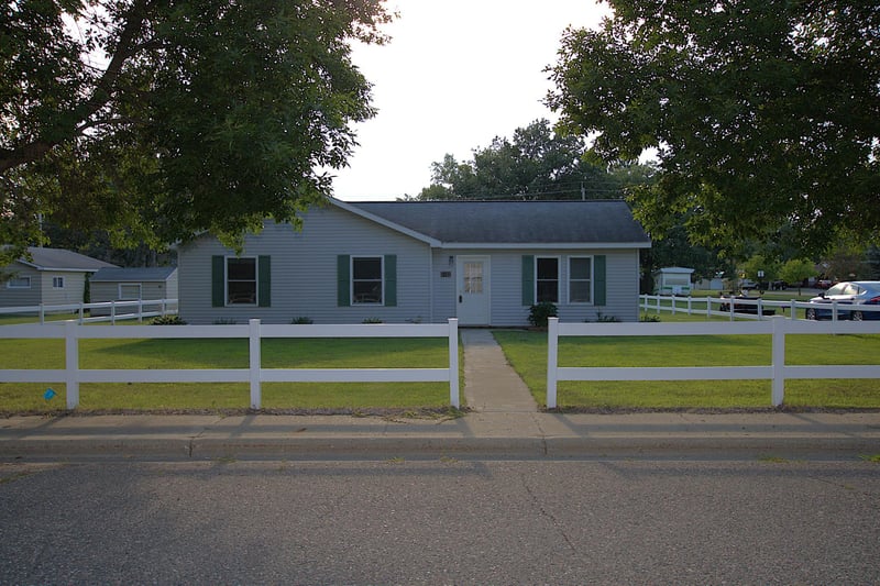 311 Roosevelt St SW, Staples, MN 56479