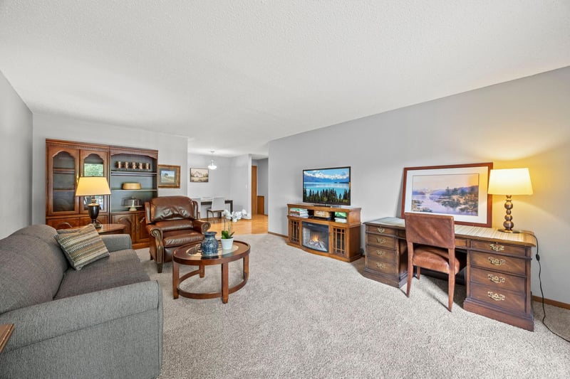 4 Pine Tree Dr #218, Arden Hills, MN 55112