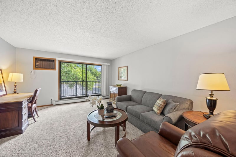 4 Pine Tree Dr #218, Arden Hills, MN 55112