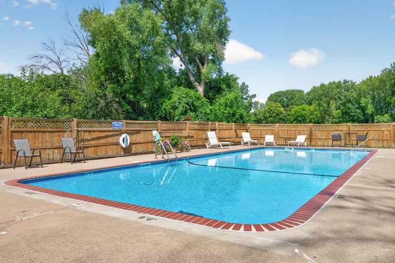 5815 Lake Curve Ln, Brooklyn Center, MN 55429