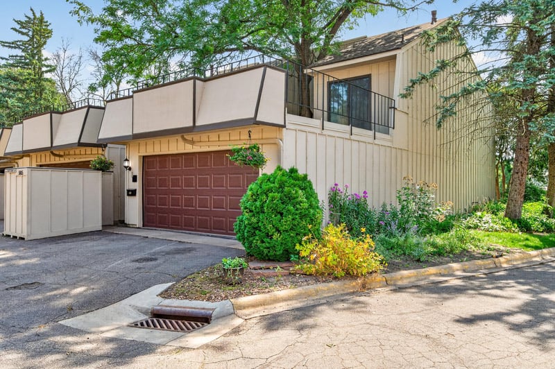 5815 Lake Curve Ln, Brooklyn Center, MN 55429