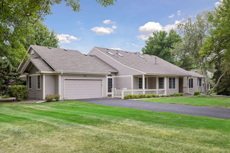 1724 Donegal Dr, Woodbury, MN 55125
